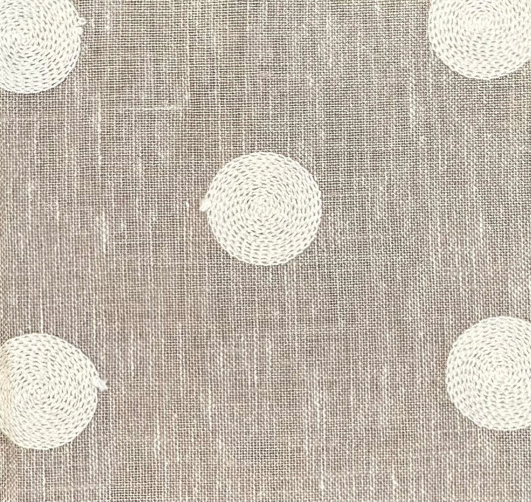 Daisy - Ivory on Oatmeal
