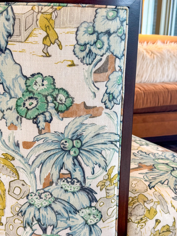 Quercus in Arsenic in an upholstered chair